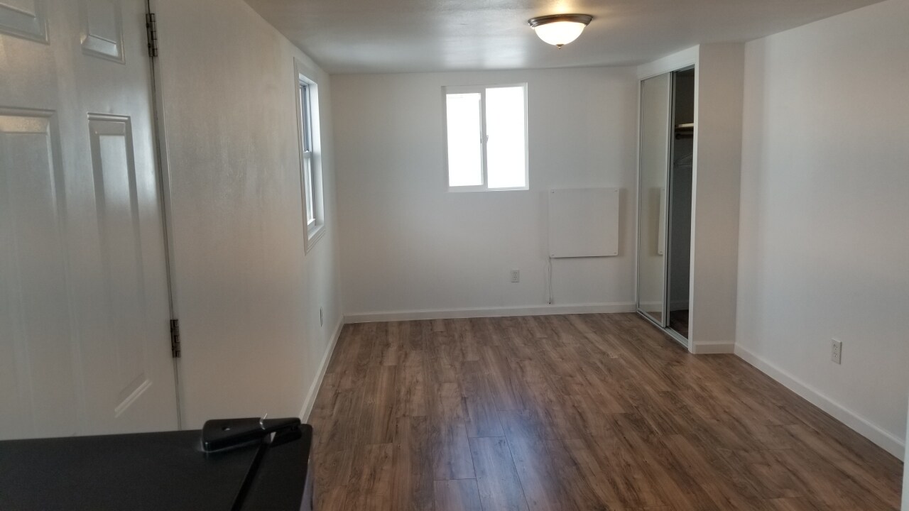 Building Photo - 142 Goldenrod St