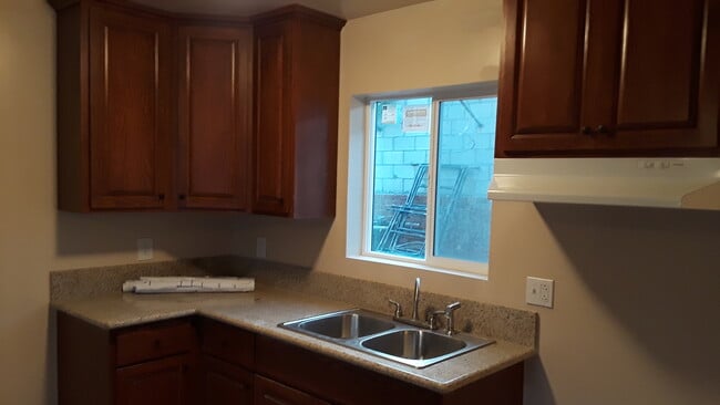 Building Photo - 5443 11th Ave