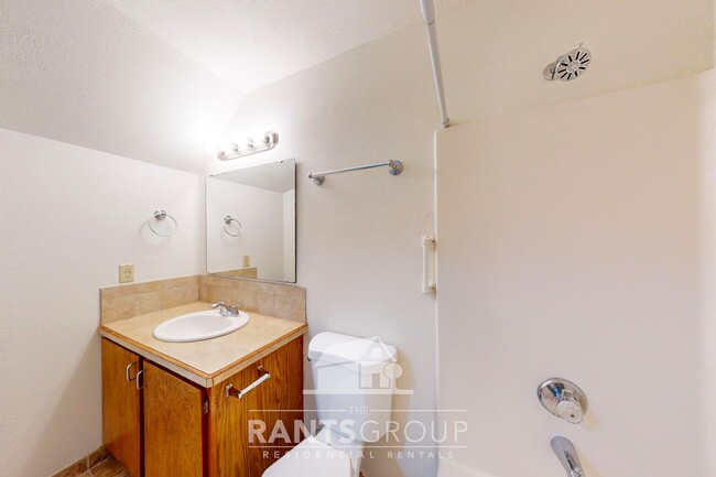 Building Photo - Lovely pet-free end unit in an established...