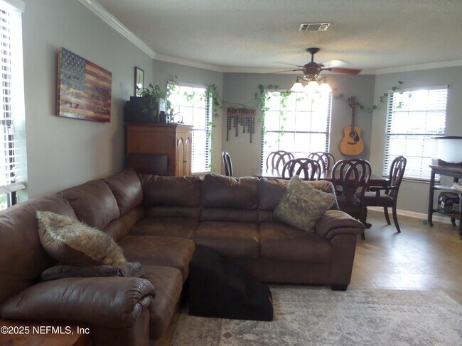 Building Photo - 386 Hickory Hollow Dr