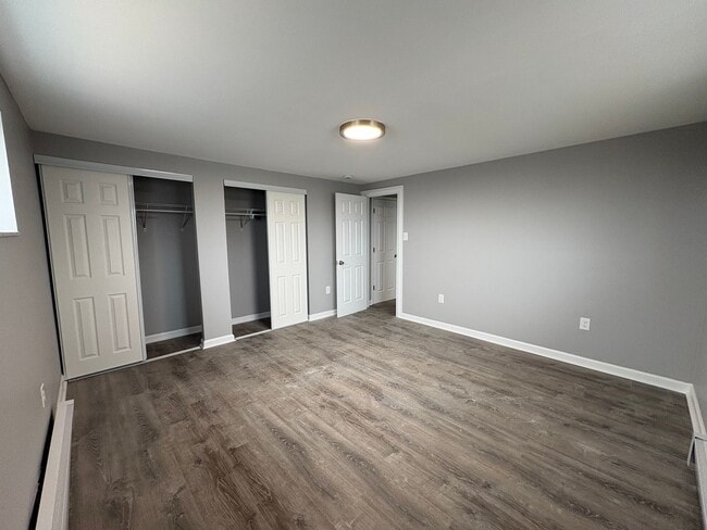 Building Photo - Completely remodeled 2 Bedroom Apartment in Bellevue with private Balcony!