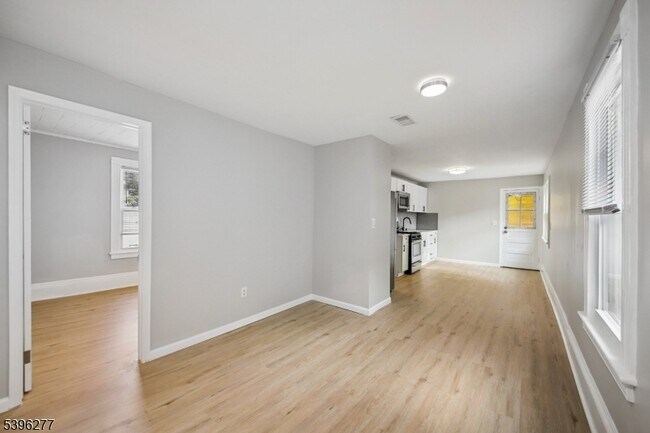 Building Photo - 176 Valley St