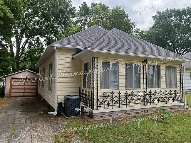 Building Photo - 1617 S Barrett Ave
