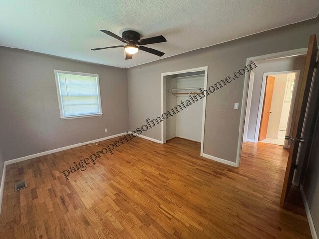Building Photo - 425 Ashington Dr