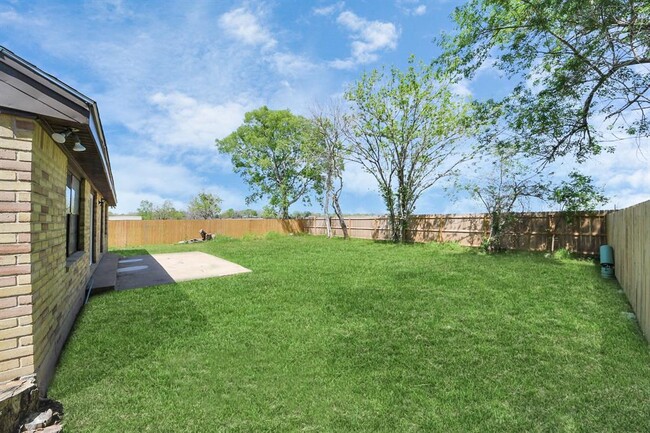 Building Photo - 1133 Kingston Dr