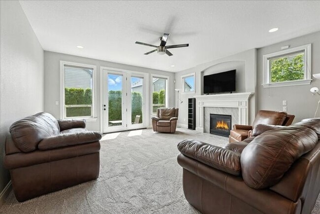 Building Photo - Elegant 3-Bedroom Fully Furnished Home wit...