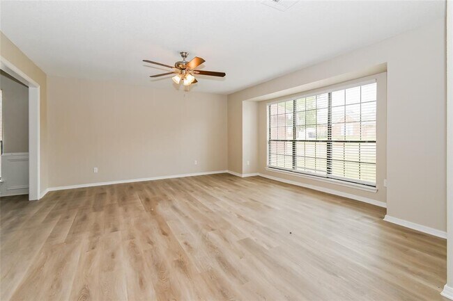 Building Photo - 11916 Silver Sun Dr