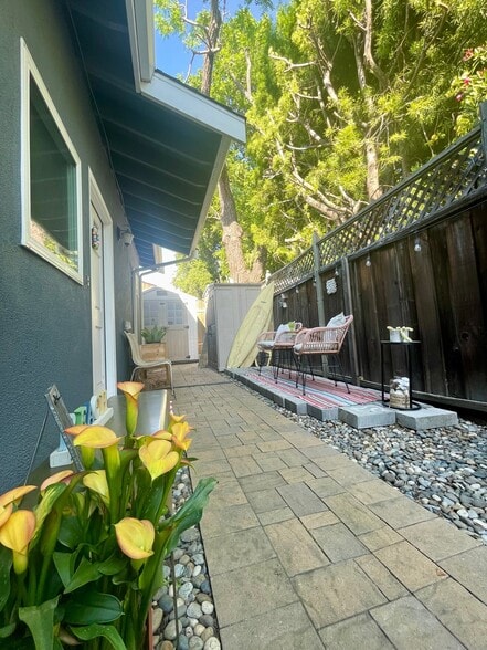 Building Photo - 1363 Los Arboles Ave