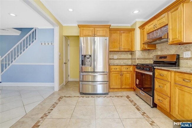 Building Photo - 25 Smith Ave