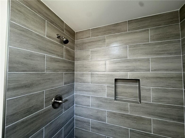 Building Photo - 3489 Creighton Rd SW