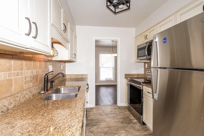 Building Photo - 207 E Pecan Valley St