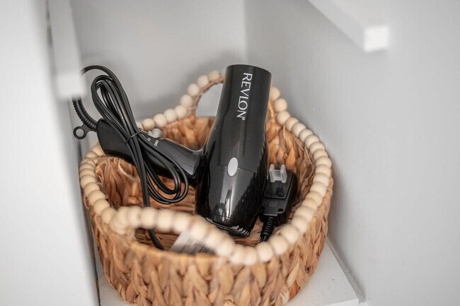 Building Photo - 500 W Rosemary St