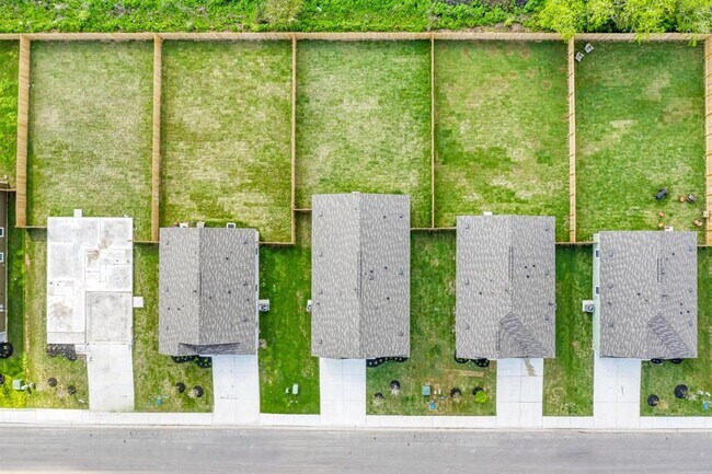 Building Photo - 526 Thunderstorm Ave