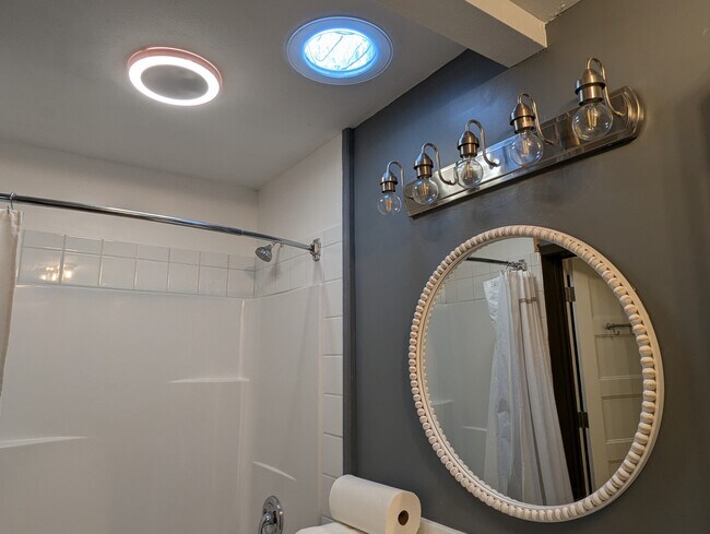 Building Photo - Farm House