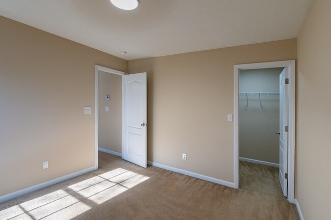 Building Photo - 700 Keyes Dr