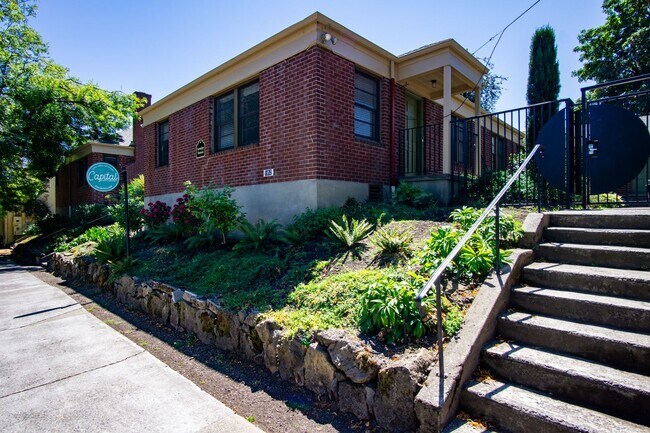 Building Photo - Charming 1-bedroom Courtyard Apartment in Ideal Location!