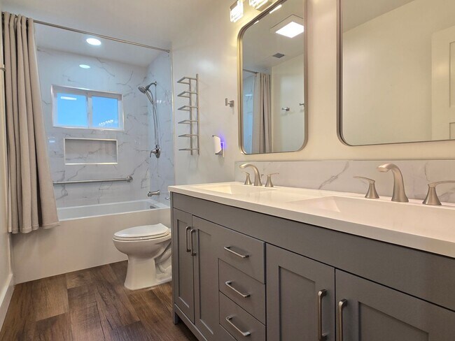 Building Photo - Blossomhillduplex
