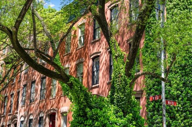Building Photo - 270 W 11th St
