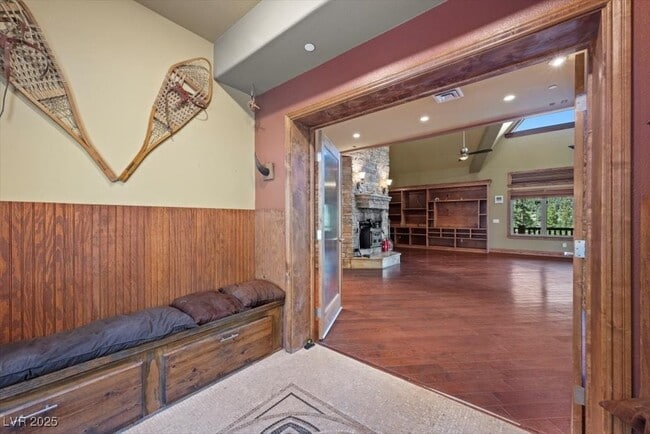 Building Photo - 386 Alpine Way