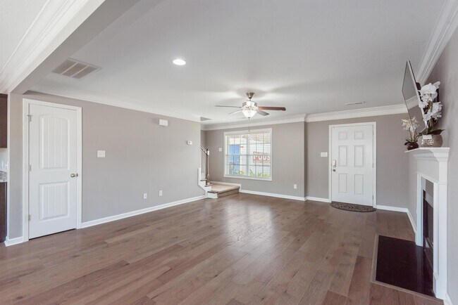 Building Photo - 6964 Holliday Park Ln