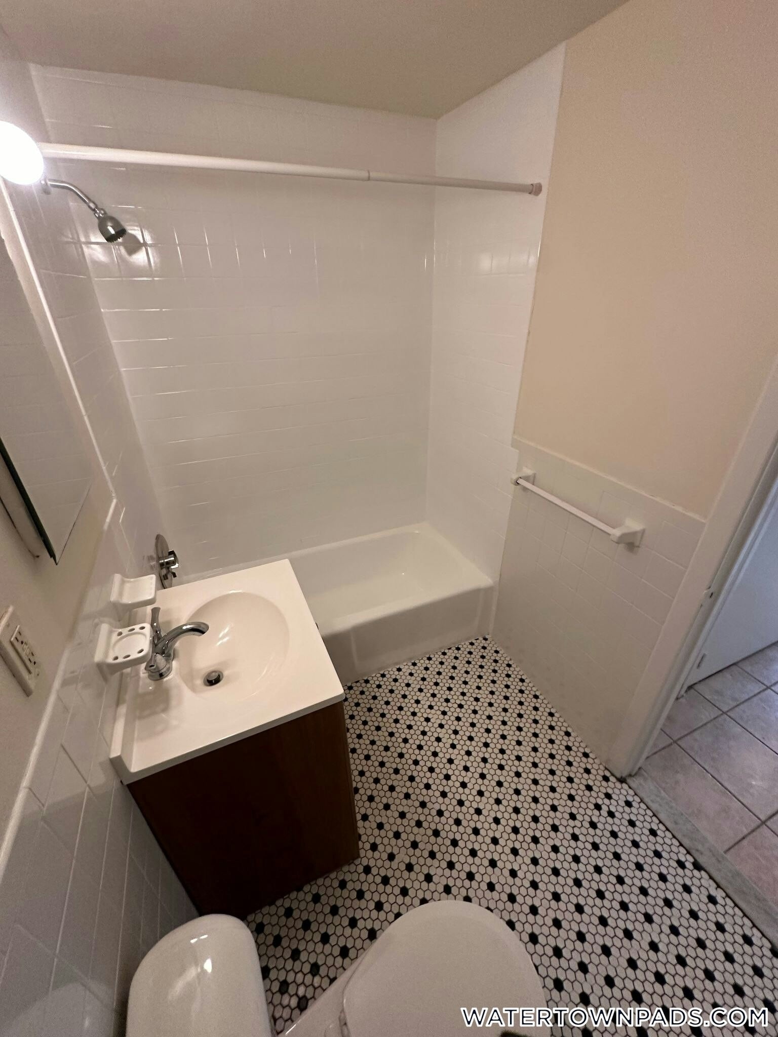 Building Photo - 245 Main St