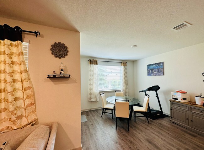 Building Photo - 141 Merrick Rd