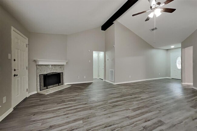 Building Photo - 2602 Clear Ridge Dr