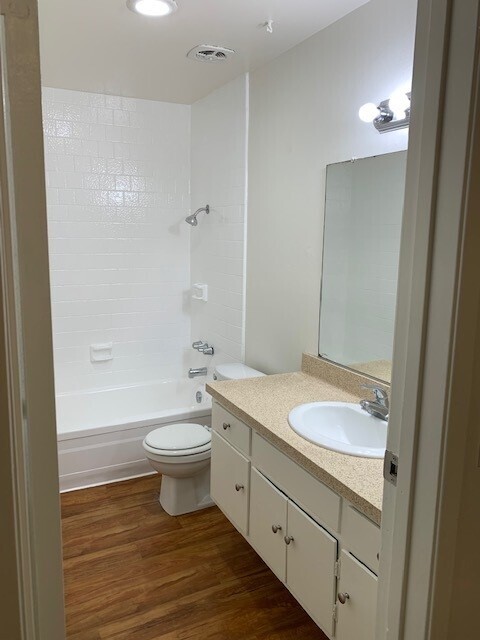 Building Photo - BEAUTIFUL 2STORY 2BD 1.5BA TOWNHOME STYLE UNIT