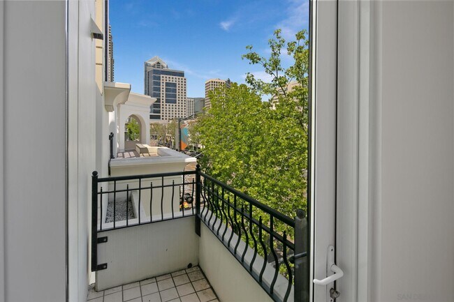 Building Photo - 680 Kettner Blvd