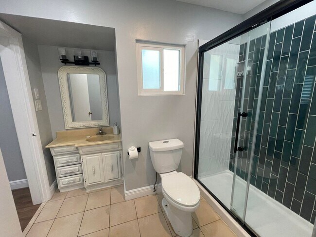 Building Photo - 2620 NE 19th St