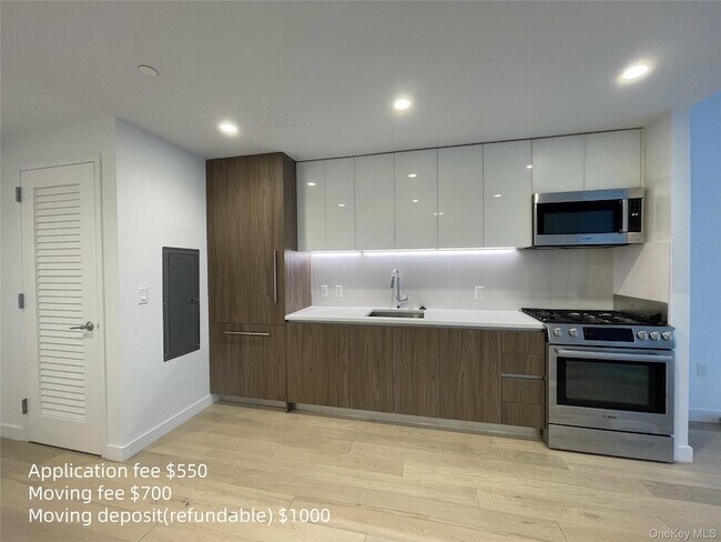 Building Photo - 13101 40th Rd