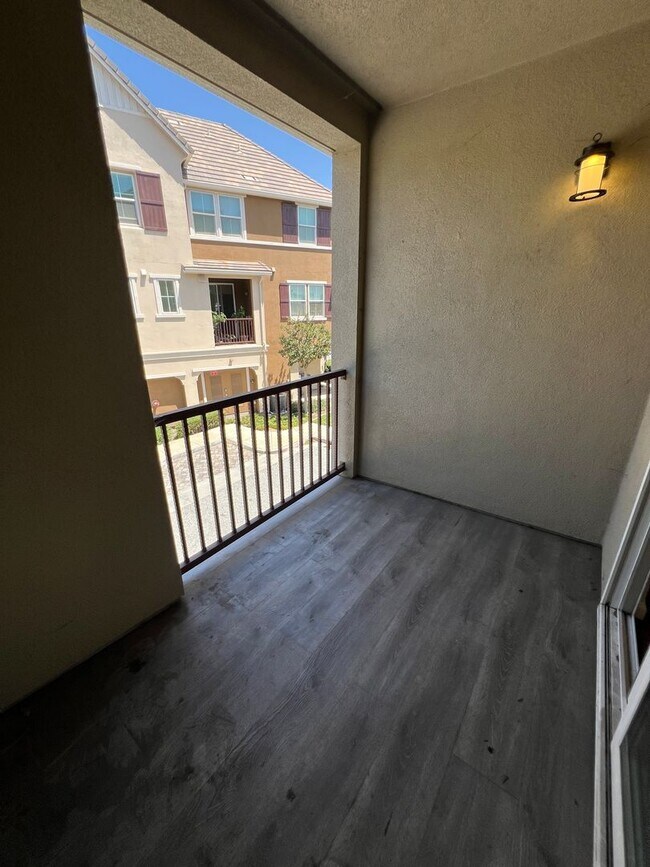 Building Photo - $4195-Beautiful Tri-level 3 Bed/2.5 Ba Townhome in Hampton Park/North San Jose