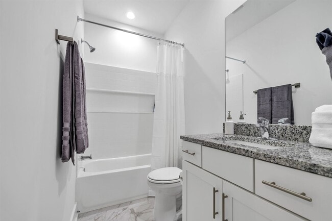 Building Photo - Furnished Beach Rental Paradise