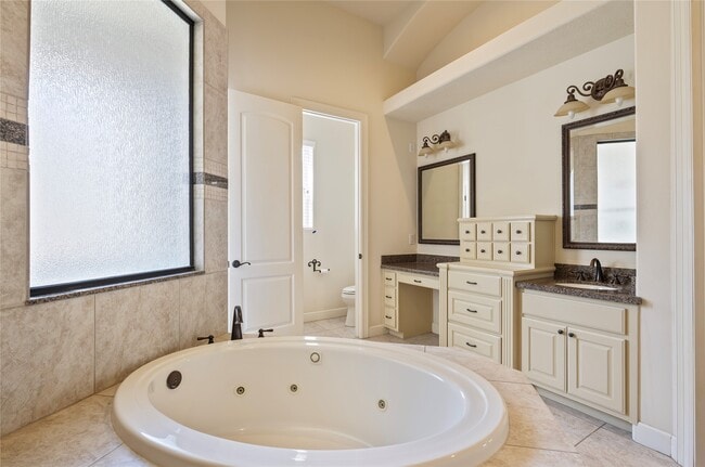 Building Photo - 538 Villa Dr