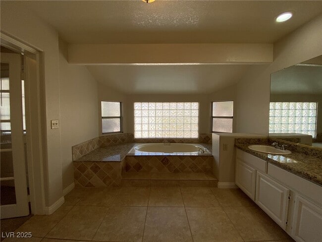 Building Photo - 9312 Angelfish Dr
