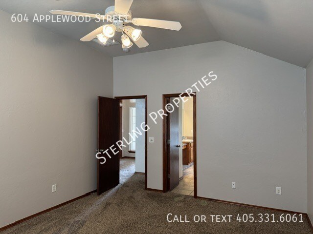Building Photo - 604 Applewood St