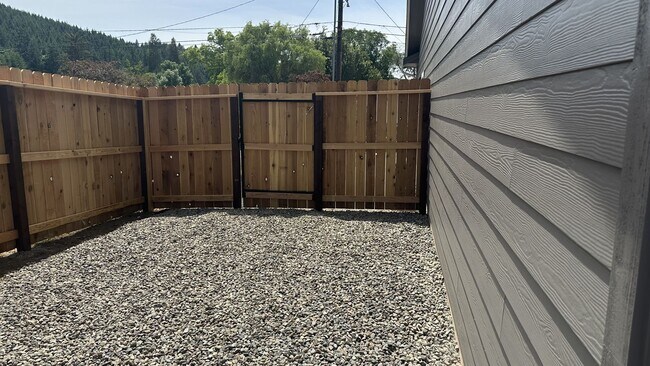 Building Photo - ~Brand New House in Oakland~