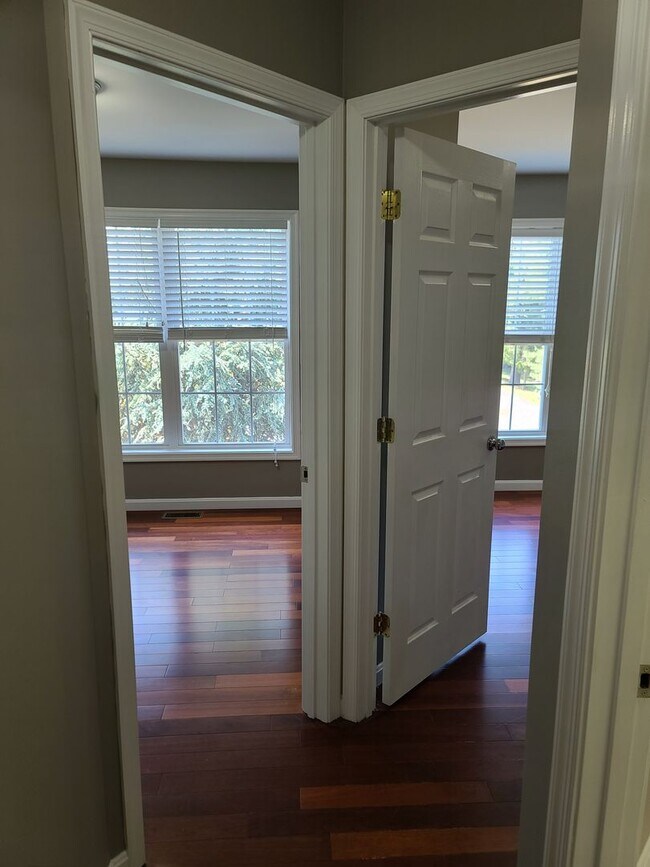 Building Photo - 3 Bedroom 2 1/2 bath end unit Townhome for Rent in Waynesboro