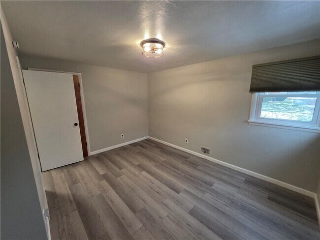 Building Photo - 2938 Lyell Rd