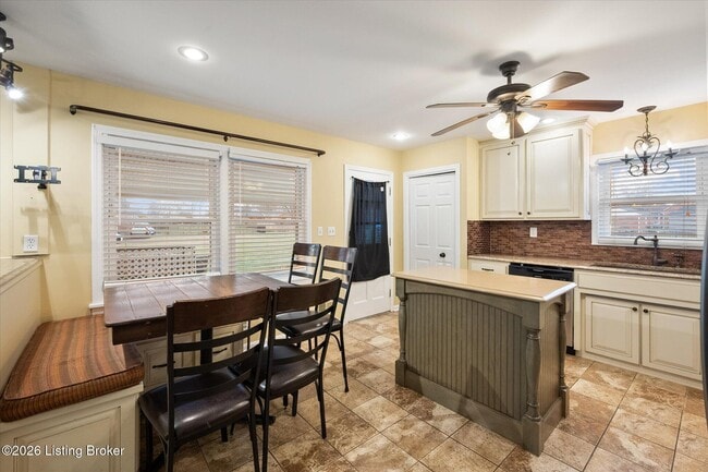 Building Photo - 9903 Welshpool Ct