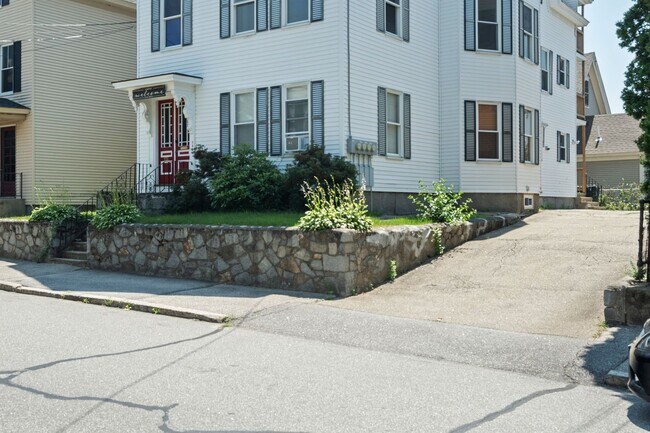 Building Photo - 135 Sagamore St