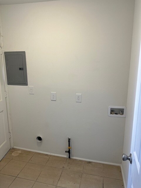 Building Photo - 637 W 41st St