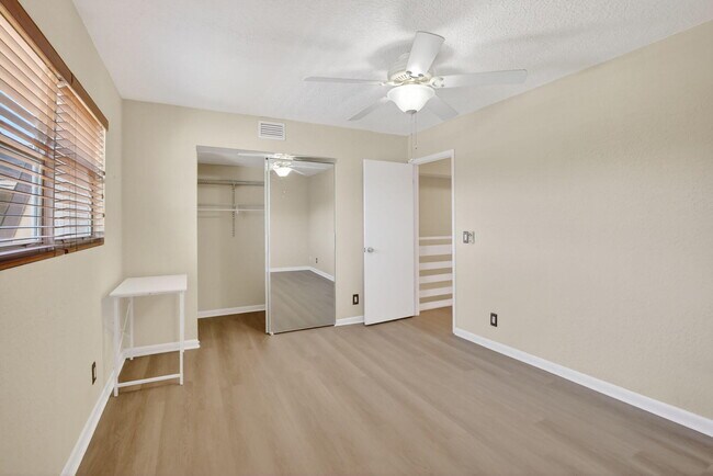 Building Photo - 2520 Van Buren St