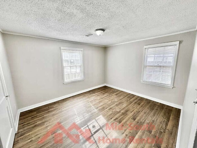 Building Photo - 2736 Dunn Ave