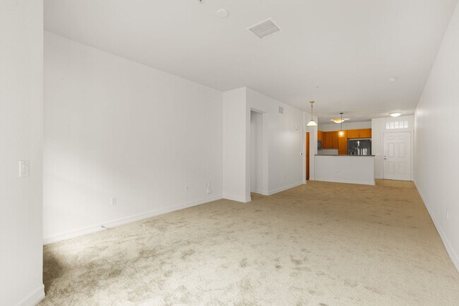 Building Photo - 2 Bed/2 Bath Condo available at Union Square!