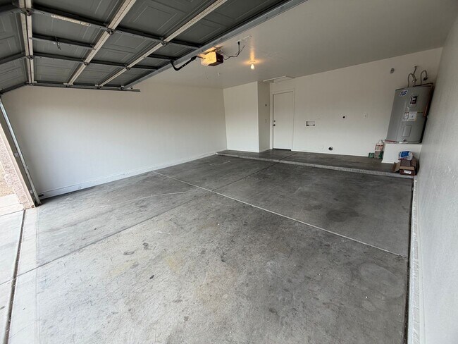 Building Photo - 16719 N 160th Ave