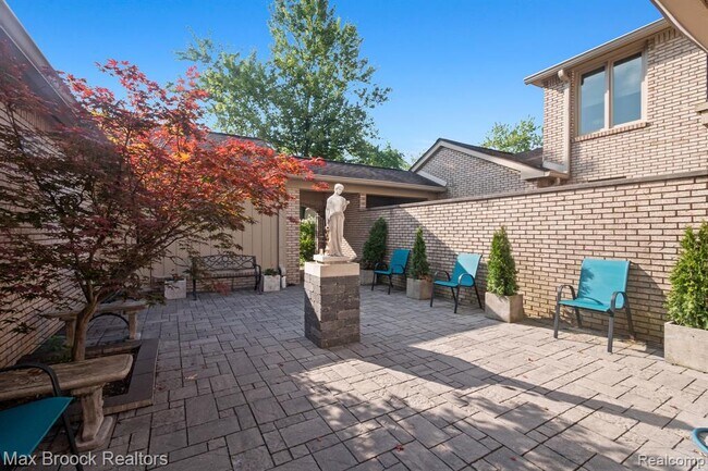 Building Photo - 1125 Meadowglen Ct