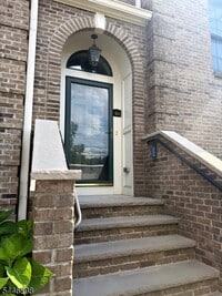 Building Photo - 64 Bloomfield Ave