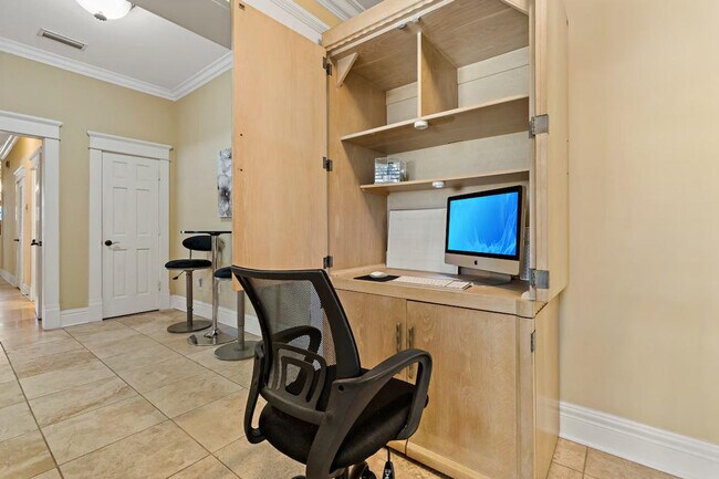 Building Photo - 607 S Orleans Ave