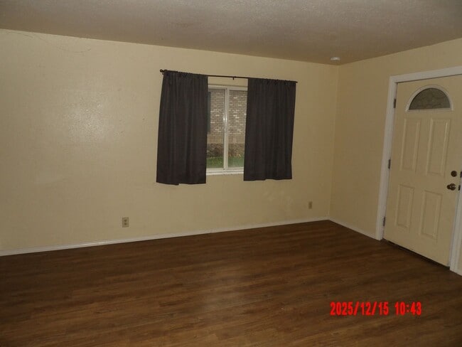 Building Photo - 3 Bedroom Duplex